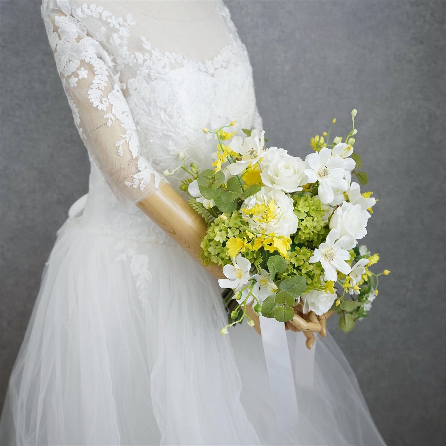 コスモスとスノーボールのブーケ【結婚式　フワラー　アーティフィシャルフラワー　ブーケ　ブートニア】