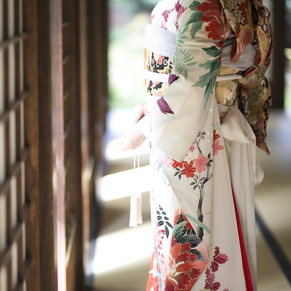 アンティーク復刻振袖 薄グレー地赤ぼかし/牡丹と木蓮 【結婚式 和装 引き振袖 レンタル】