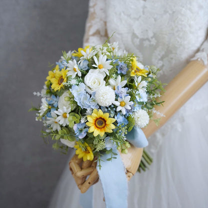 ホワイトブールの小花とひまわりのブーケ