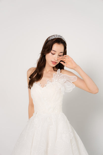 Mihi ミヒ【ウェディングドレス レンタル】韓国ドレス/LEMERE フラワーモチーフ Aライン【結婚式】