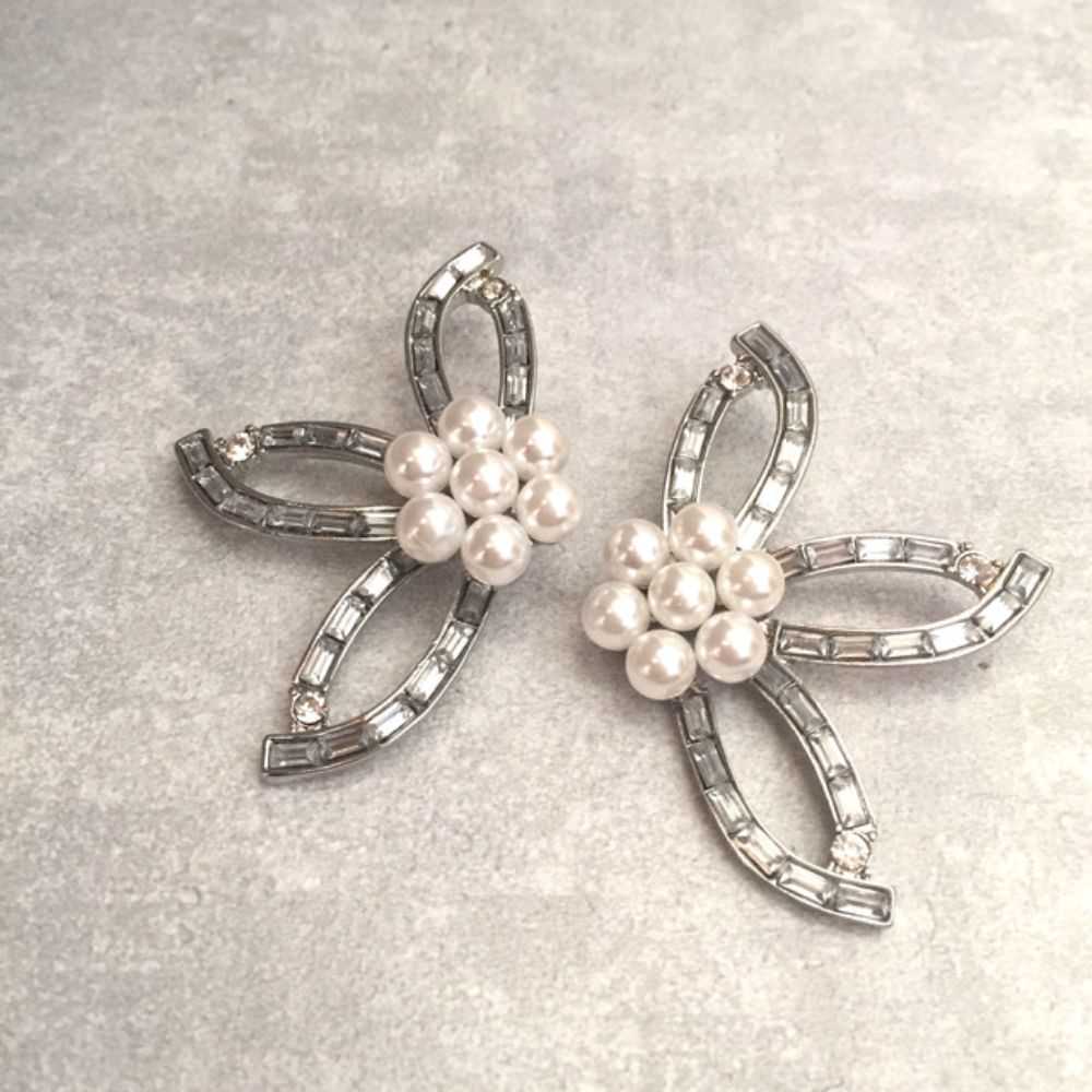 【ピアス・イヤリング】pearl flower フラワーピアス/ブライダルアクセサリー 【結婚式 ピアス イヤリング】