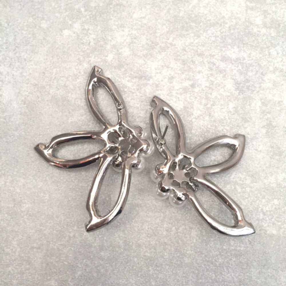 【ピアス・イヤリング】pearl flower フラワーピアス/ブライダルアクセサリー 【結婚式 ピアス イヤリング】