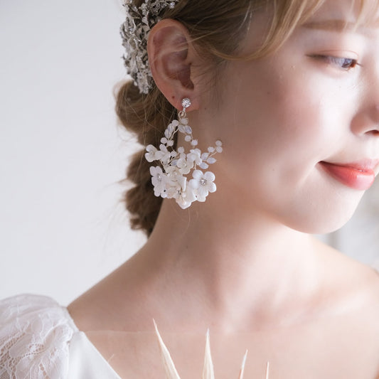 【ピアス】ブライダルピアス 小枝 ホワイトフラワー シルバー u11 【結婚式 ピアス イヤリング】