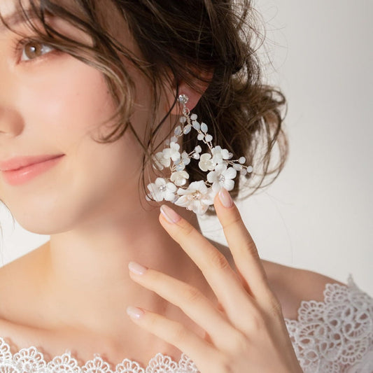 【イヤリング】ブライダル 小枝イヤリング ホワイトフラワー シルバー u11 【結婚式 ピアス イヤリング】