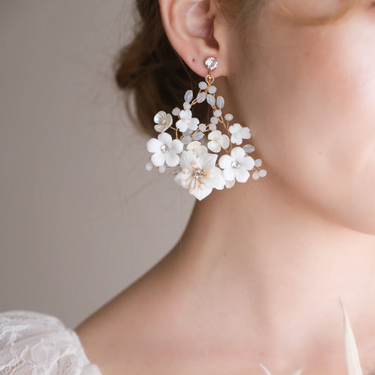 【ピアス】ブライダルピアス 小枝 ホワイトフラワー ゴールド u12 【結婚式 ピアス イヤリング】