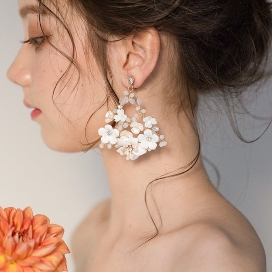 【イヤリング】ブライダル 小枝イヤリング ホワイトフラワー ゴールド u12 【結婚式 ピアス イヤリング】