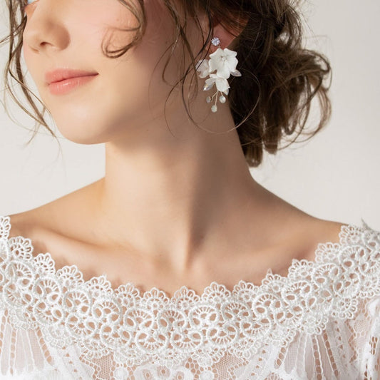 【ピアス】ブライダル 小枝ピアス ホワイトフラワー ジルコニア シルバー u17 【結婚式 ピアス イヤリング】