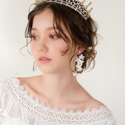 【ピアス】ブライダルピアス 小枝 ホワイトフラワー ゴールド u19 【結婚式 ピアス イヤリング】