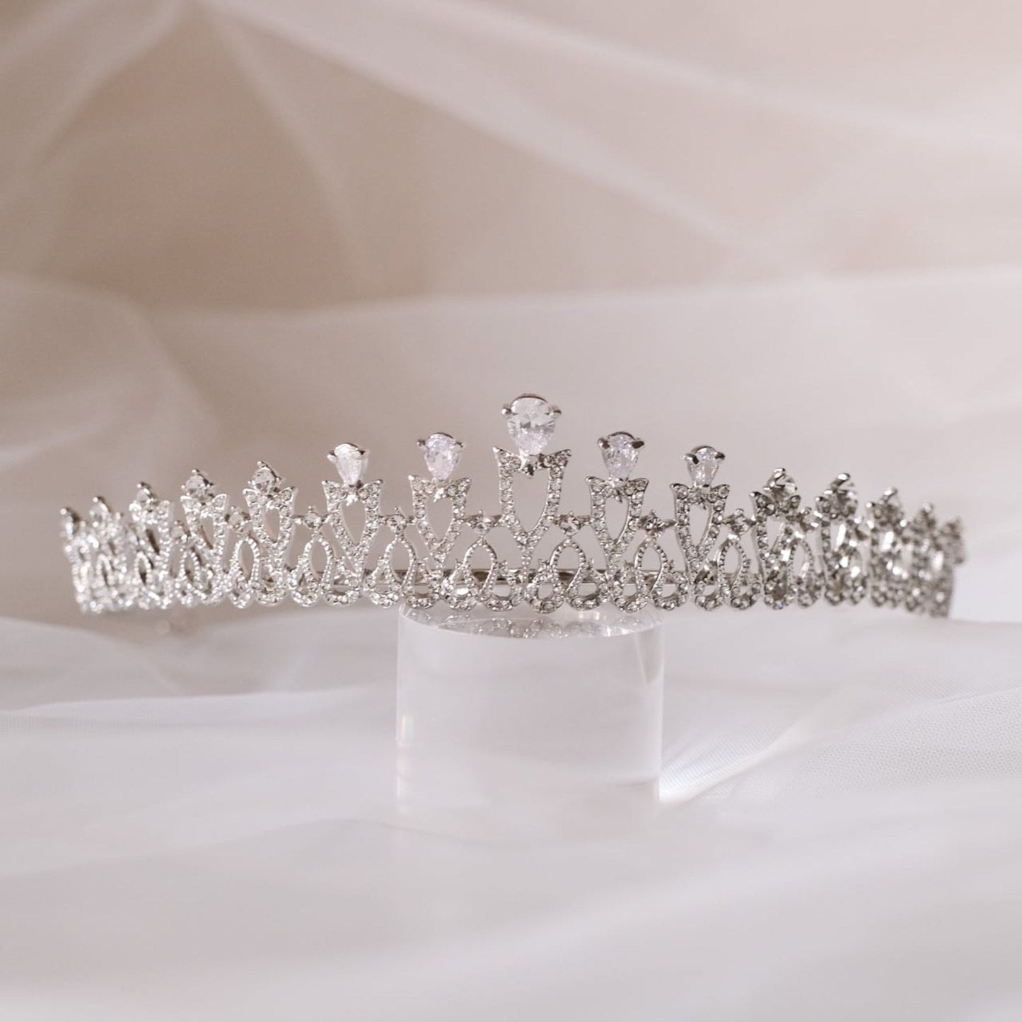 【ヘッドドレス】ティアラ ビジュー ブライダルヘッドドレス シルバー u35 【結婚式 ヘアアクセサリー】