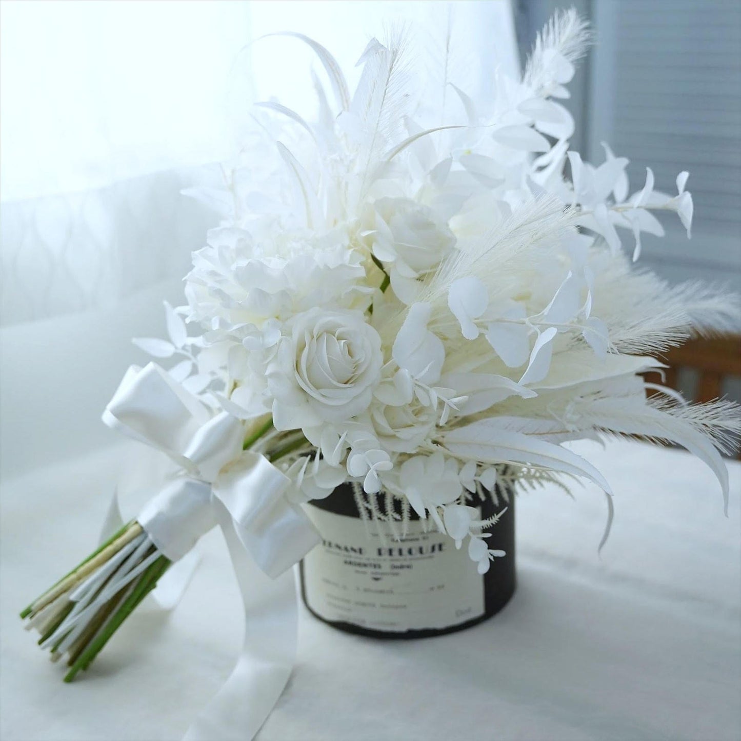 ホワイトリーフのブーケ【結婚式　フワラー　アーティフィシャルフラワー　ブーケ　ブートニア】