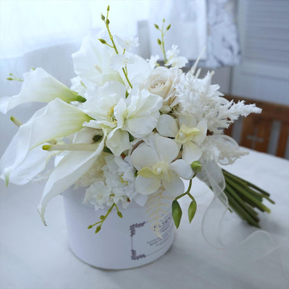 カラーとパンパスのホワイトブーケ