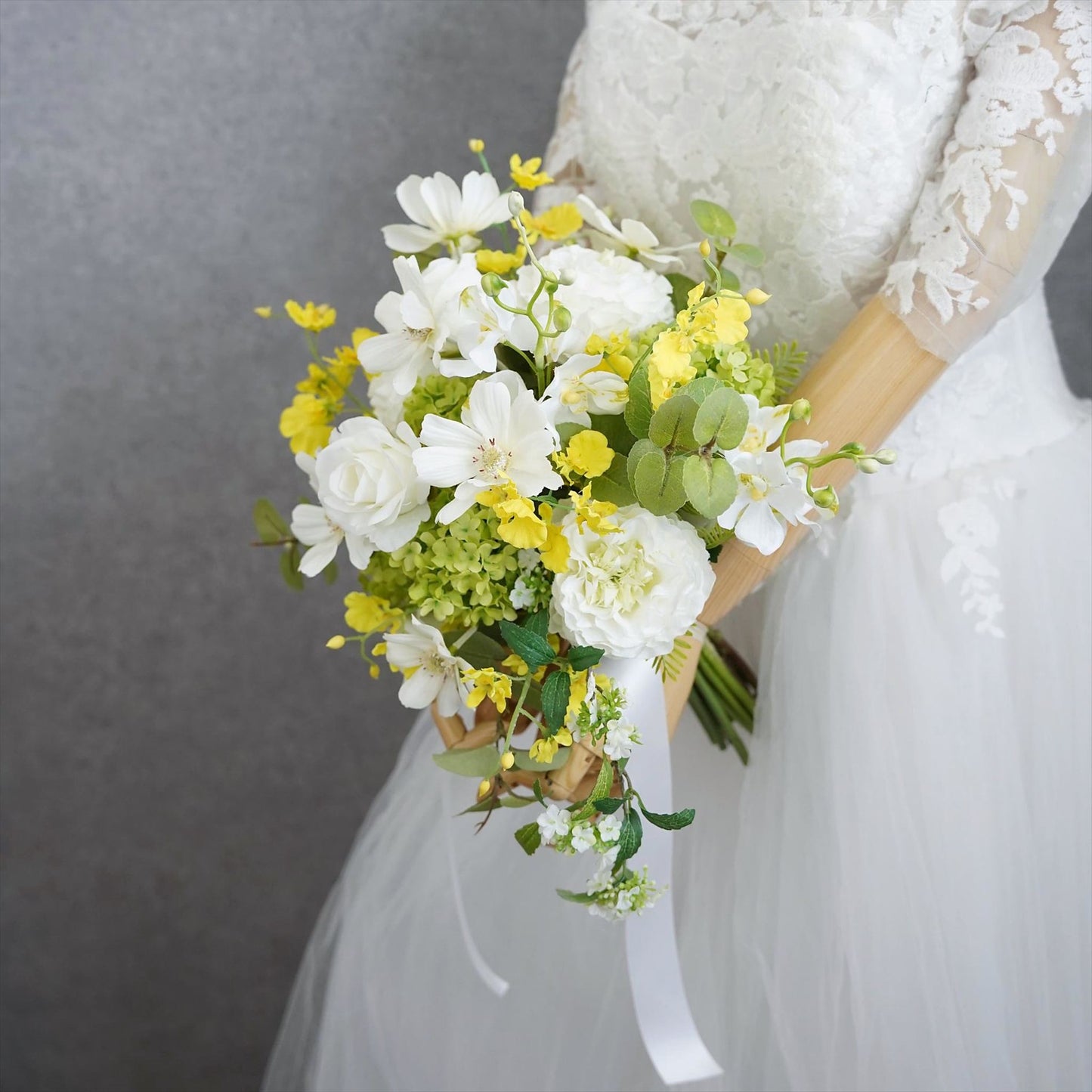 コスモスとスノーボールのブーケ【結婚式　フワラー　アーティフィシャルフラワー　ブーケ　ブートニア】