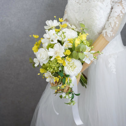 コスモスとスノーボールのブーケ【結婚式　フワラー　アーティフィシャルフラワー　ブーケ　ブートニア】