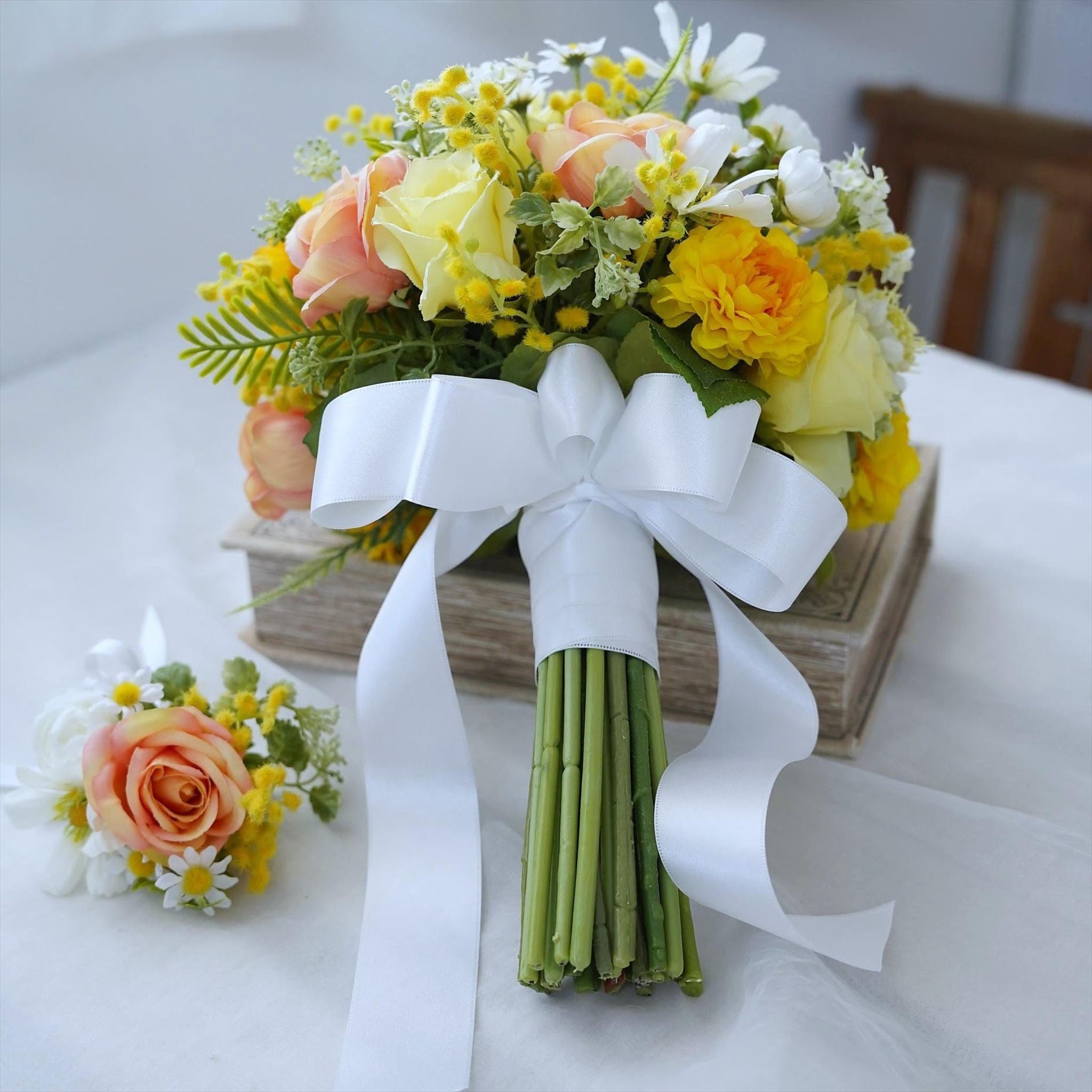 黄色のお花とコスモスのブーケ【結婚式 フワラー アーティフィシャル