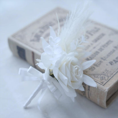 ホワイトリーフのブーケ【結婚式　フワラー　アーティフィシャルフラワー　ブーケ　ブートニア】