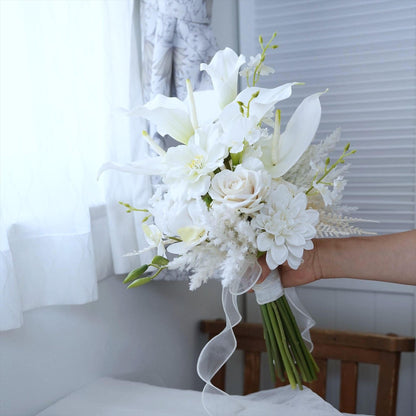 カラーとパンパスのホワイトブーケ