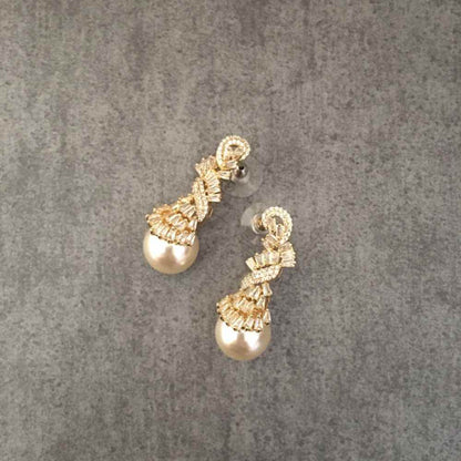 【ピアス・イヤリング】twist ジルコニアピアス/ブライダルアクセサリー 【結婚式 ピアス イヤリング】