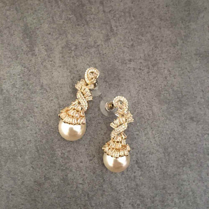 【ピアス・イヤリング】twist ジルコニアピアス/ブライダルアクセサリー 【結婚式 ピアス イヤリング】