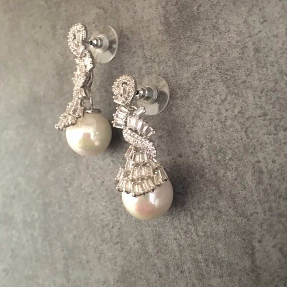 【ピアス・イヤリング】twist ジルコニアピアス/ブライダルアクセサリー 【結婚式 ピアス イヤリング】