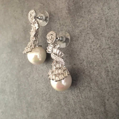 【ピアス・イヤリング】twist ジルコニアピアス/ブライダルアクセサリー 【結婚式 ピアス イヤリング】