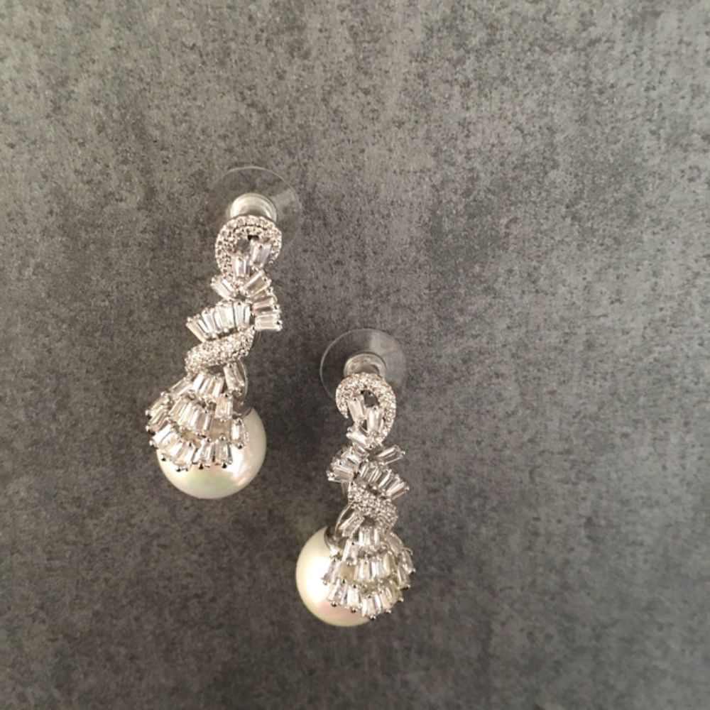 【ピアス・イヤリング】twist ジルコニアピアス/ブライダルアクセサリー 【結婚式 ピアス イヤリング】