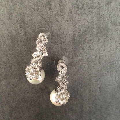 【ピアス・イヤリング】twist ジルコニアピアス/ブライダルアクセサリー 【結婚式 ピアス イヤリング】