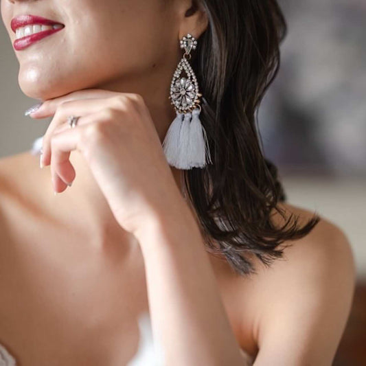 【ピアス】ビジュー クリスタル ホワイト タッセル ピアス c4/ブライダルアクセサリー 【結婚式 ピアス イヤリング】