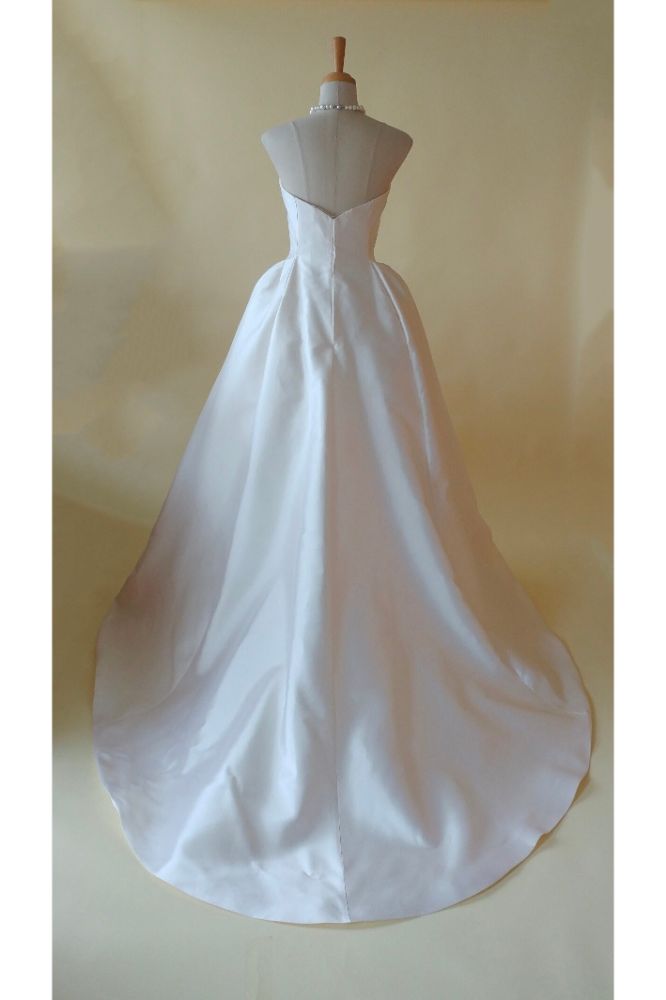 エジプトハーツ 【ウェディングドレス レンタル】