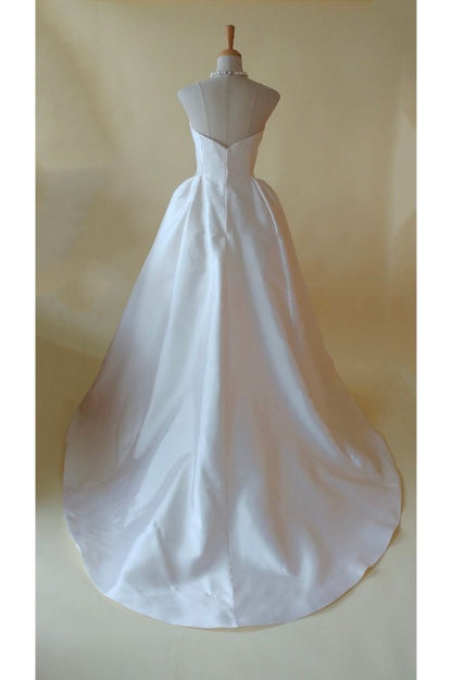 エジプトハーツ 【ウェディングドレス レンタル】