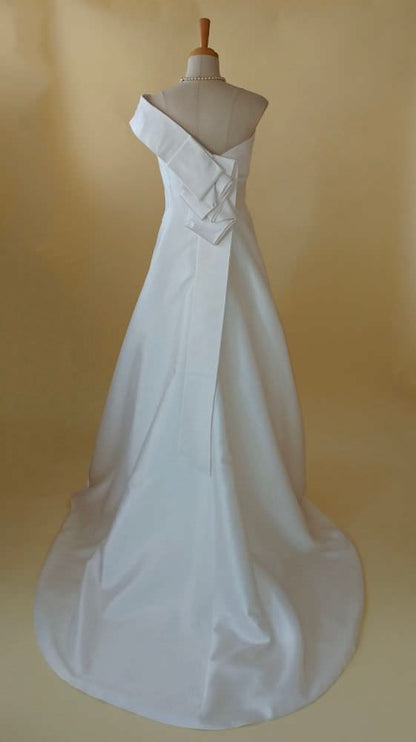 エジプト ウェイブ 【ウェディングドレス レンタル】