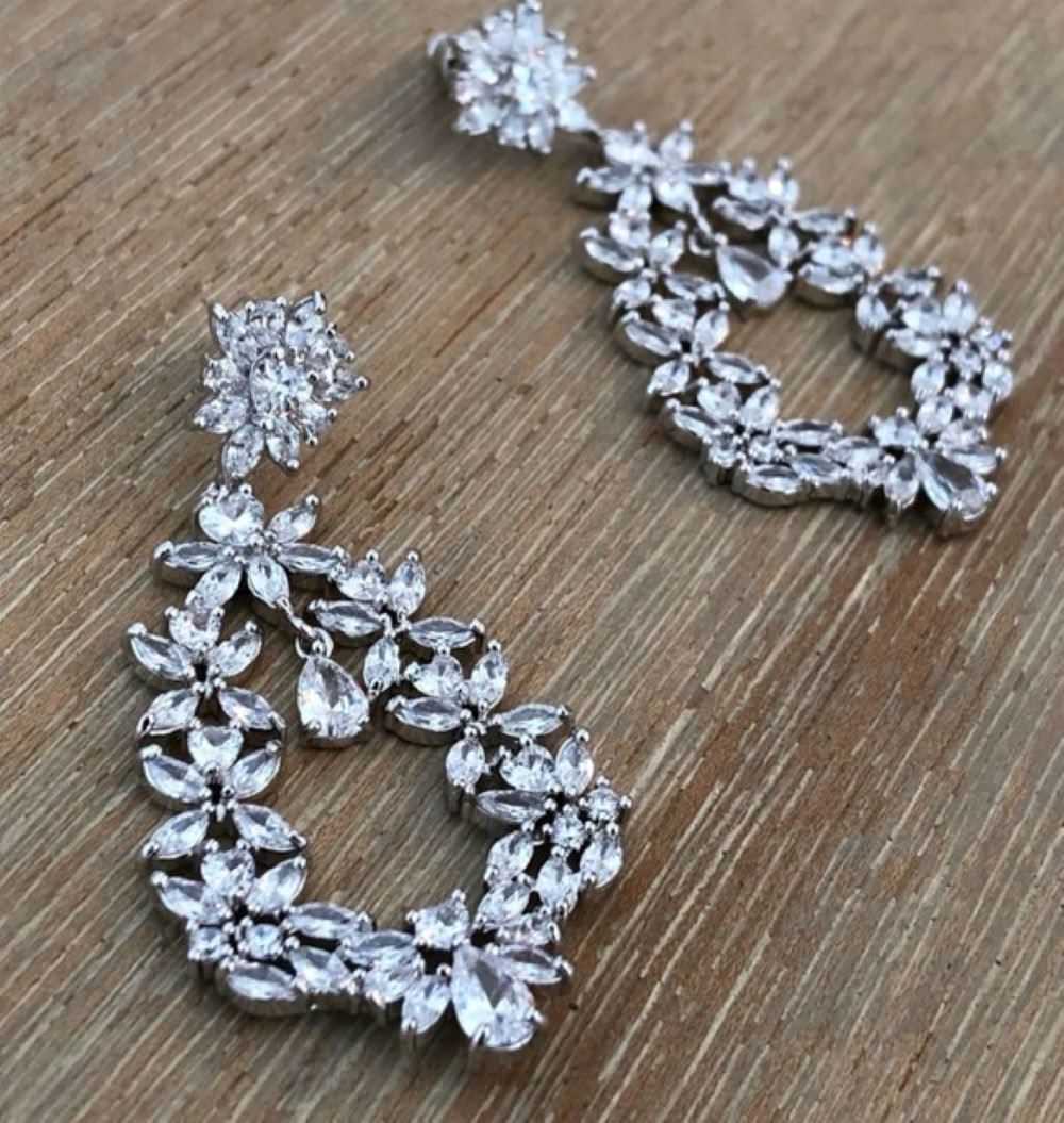 大ぶりピアス【コローラ】 【結婚式 ピアス イヤリング】