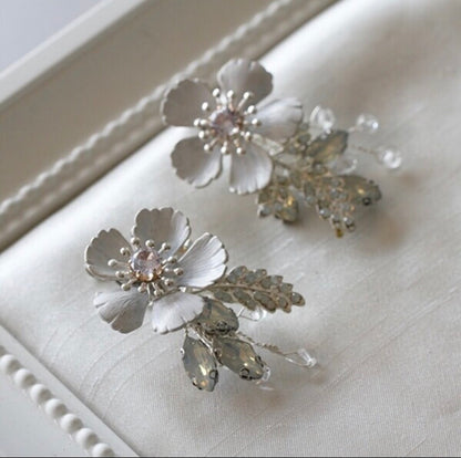 ホワイトフラワー イヤリング wedding【フラワーネージュ】 【結婚式 ピアス イヤリング】