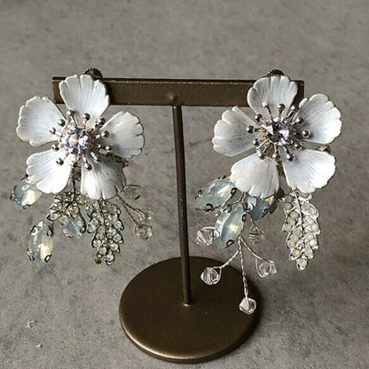 ホワイトフラワー イヤリング wedding【フラワーネージュ】 【結婚式 ピアス イヤリング】