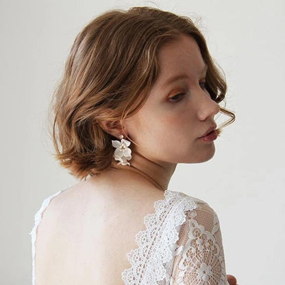ホワイトフラワー【ブランシュピアス】 【結婚式 ピアス イヤリング】