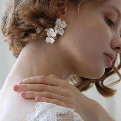 ホワイトフラワー【ブランシュピアス】 【結婚式 ピアス イヤリング】
