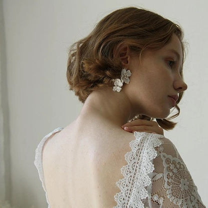 ホワイトフラワー【ブランシュピアス】 【結婚式 ピアス イヤリング】