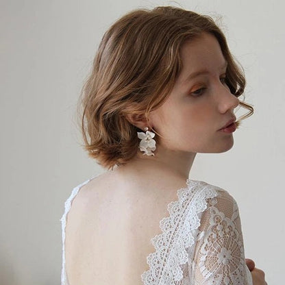ホワイトフラワー【ブランシュピアス】 【結婚式 ピアス イヤリング】