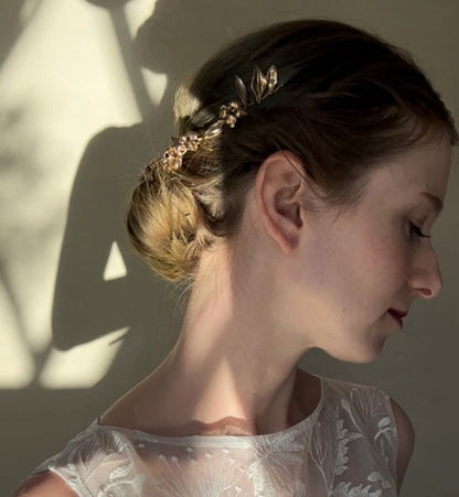 ゴールドの花冠【結婚式 ヘアアクセサリー】