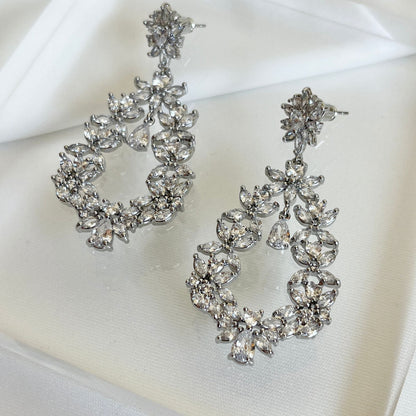 【ピアス・イヤリング】Dahlia Crystal ウェディング ブライダルアクセサリー ピアス / イヤリング [ AM-103 ]【結婚式 ピアス イヤリング】