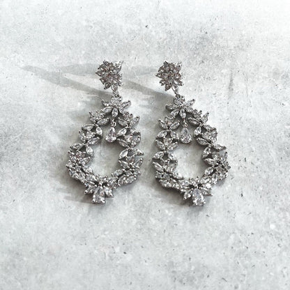 【ピアス・イヤリング】Dahlia Crystal ウェディング ブライダルアクセサリー ピアス / イヤリング [ AM-103 ]【結婚式 ピアス イヤリング】