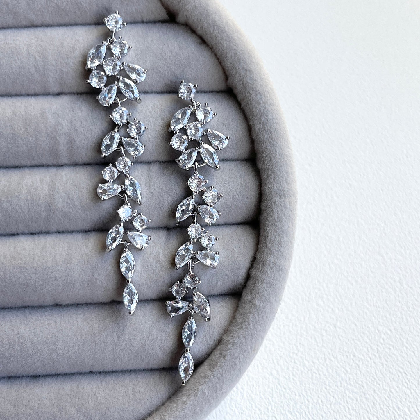 【ピアス・イヤリング】Matilda drop ウェディング ブライダルアクセサリー ピアス / イヤリング [ AM-123 ]【結婚式 ピアス イヤリング】