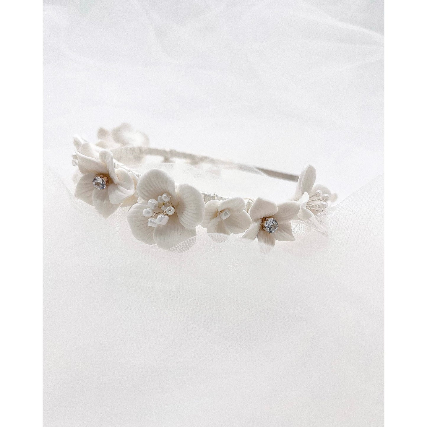 【ヘッドドレス】Selena セレーナ フラワーカチューシャ ブライダルアクセサリー ウェディング [ AM-167 ]【結婚式 ヘアアクセサリー】