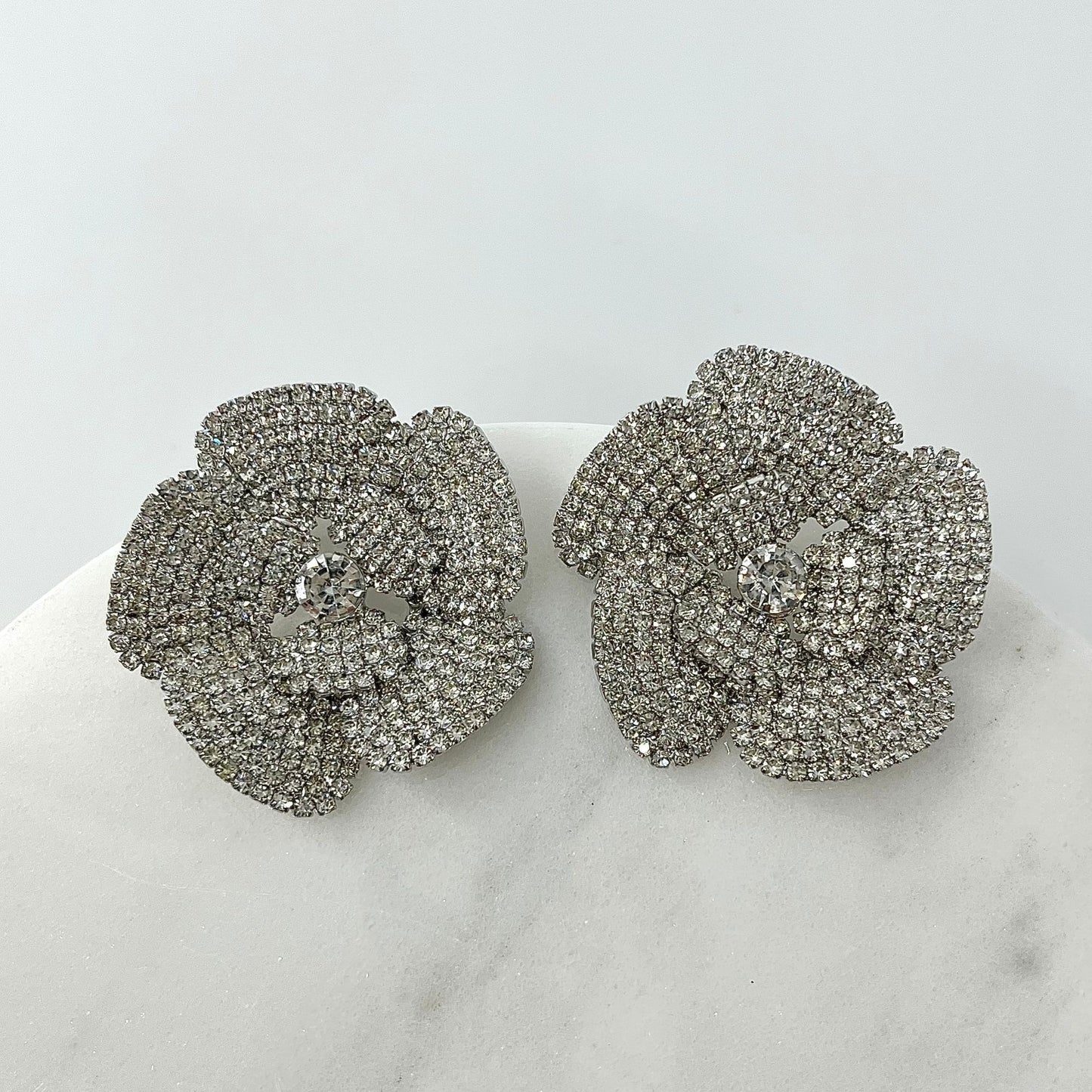 【ピアス・イヤリング】Camellia ウエディング ブライダルアクセサリー ピアス / イヤリング [ AM-30 ]【結婚式　ピアス　イヤリング】