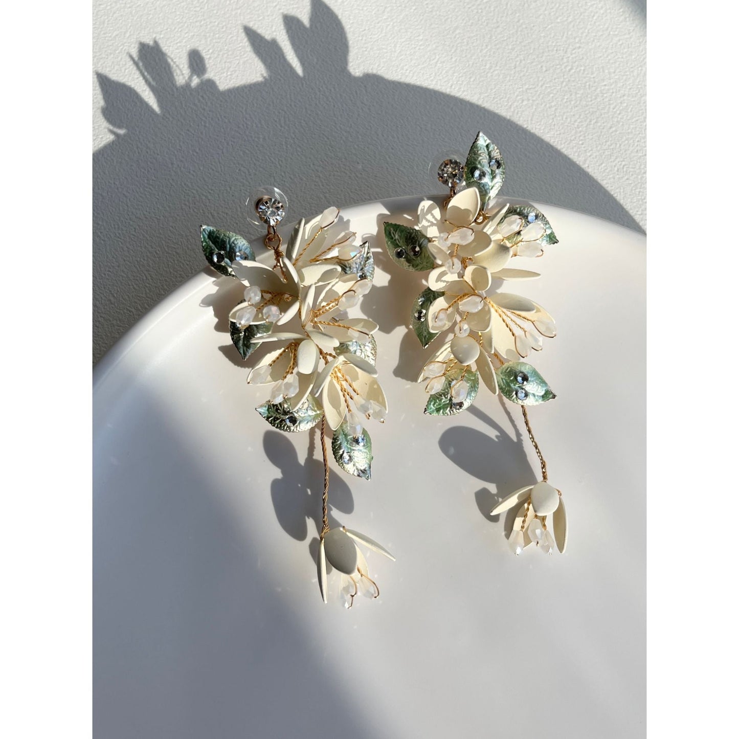 【ピアス・イヤリング】laura flower ウェディングアクセサリー ピアス / イヤリング [ AM-47 ]【結婚式 ピアス イヤリング】