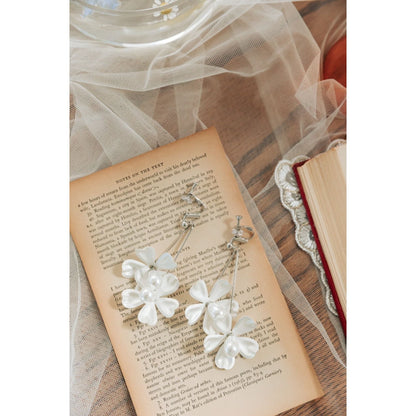 【ピアス・イヤリング】eleanor flower ウェディング ブライダルアクセサリー シルバー ピアス / イヤリング [ AM-70 ]【結婚式 ピアス イヤリング】