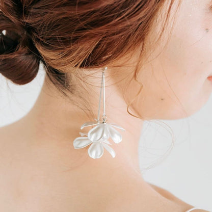 【ピアス・イヤリング】eleanor flower ウェディング ブライダルアクセサリー シルバー ピアス / イヤリング [ AM-70 ]【結婚式 ピアス イヤリング】