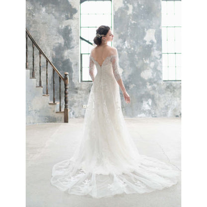 ロングスリーブのスレンダードレス ウェディングドレス 【ウェディングドレス レンタル】