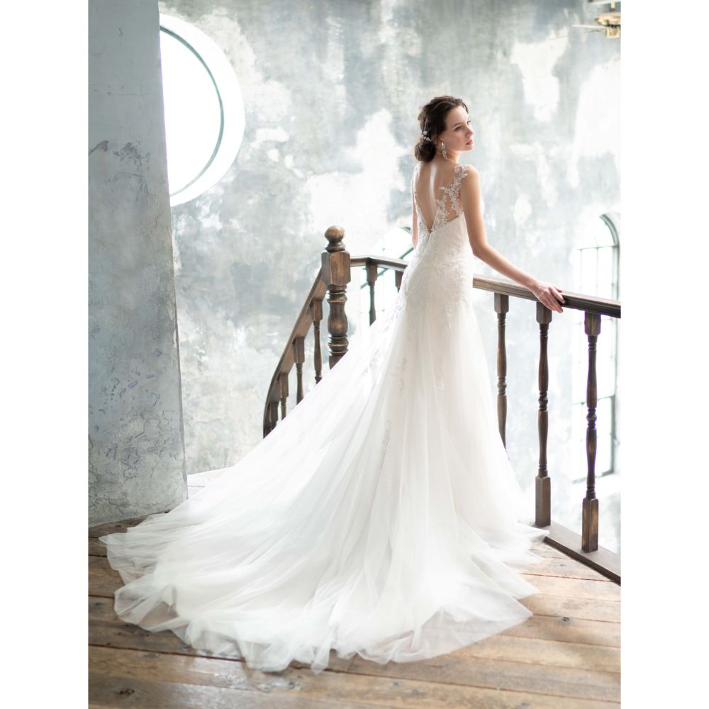 レースのノースリーブスレンダーウェディングドレス 【ウェディングドレス レンタル】