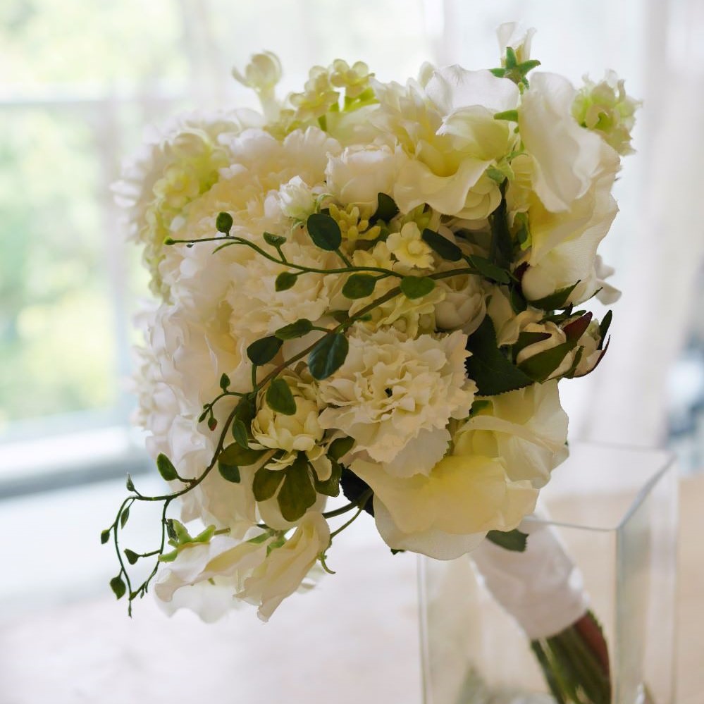 【造花】JUNE BRIDE・白いラウンドブーケ 【結婚式 フラワー 造花 ブーケ ブートニア】