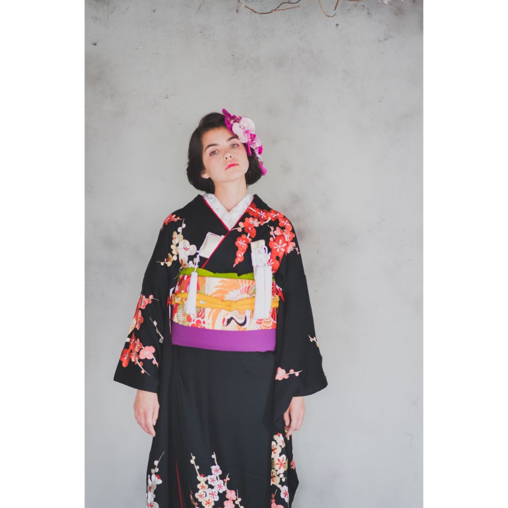 黒地手刺繍梅に鼓 【結婚式 和装 引き振袖 レンタル】